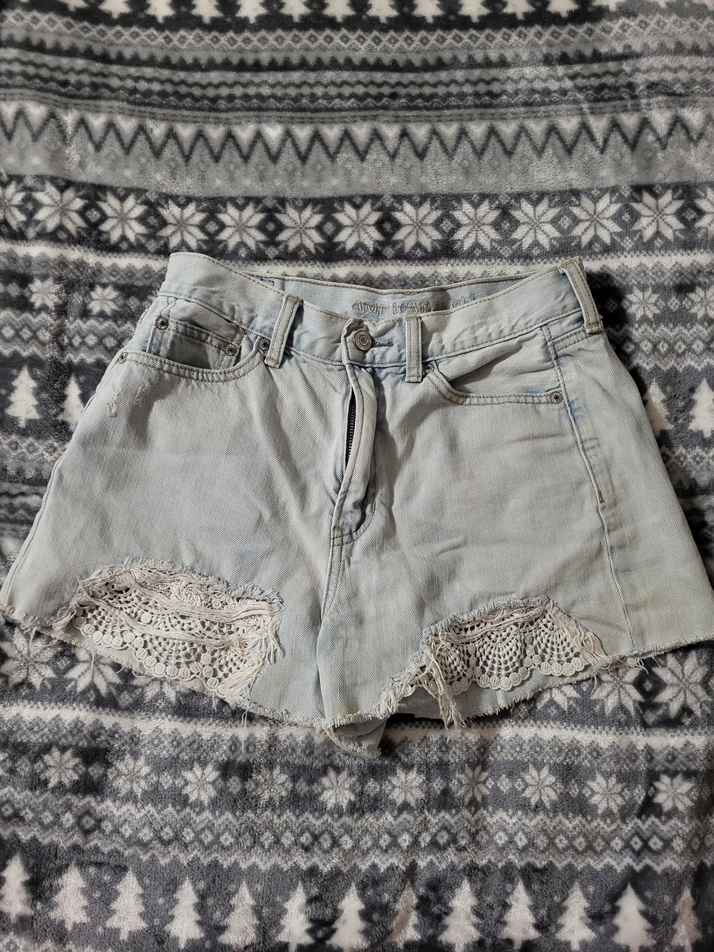 American Eagle SIZE 4 Light Wash Lace-Trim Women’s Denim Shorts